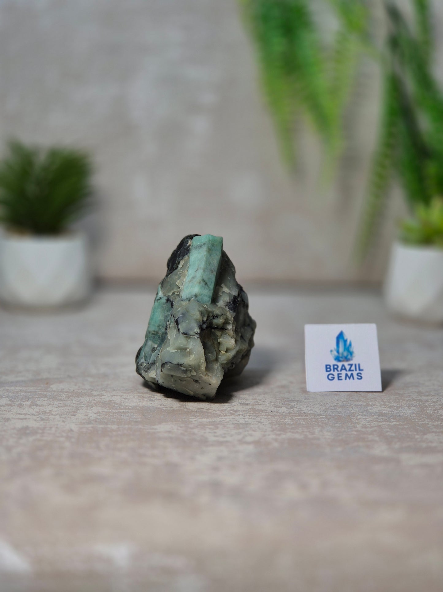 Emerald specimen on Xist