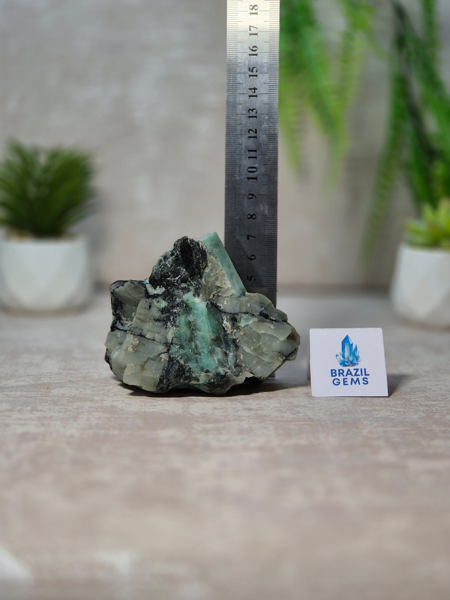 Emerald specimen on Xist