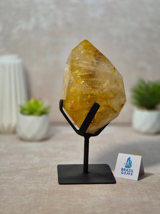 Free Form Yellow Hematoid on stand
