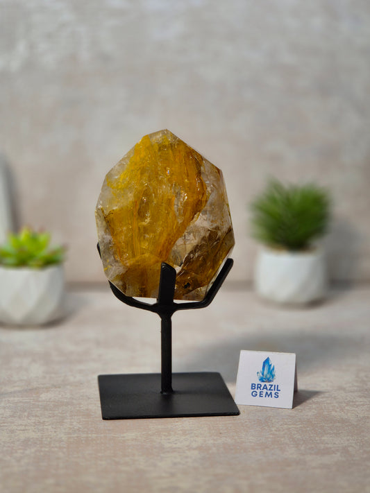 Free Form Yellow Hematoid on stand